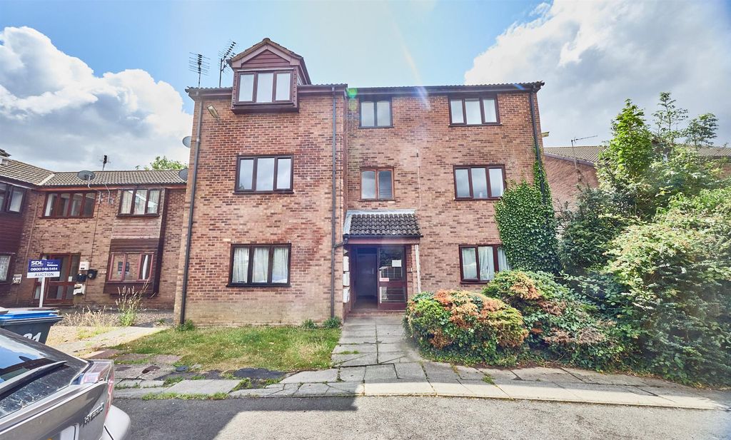 Property photo 1 of 5 Willow Close 4.Jpg