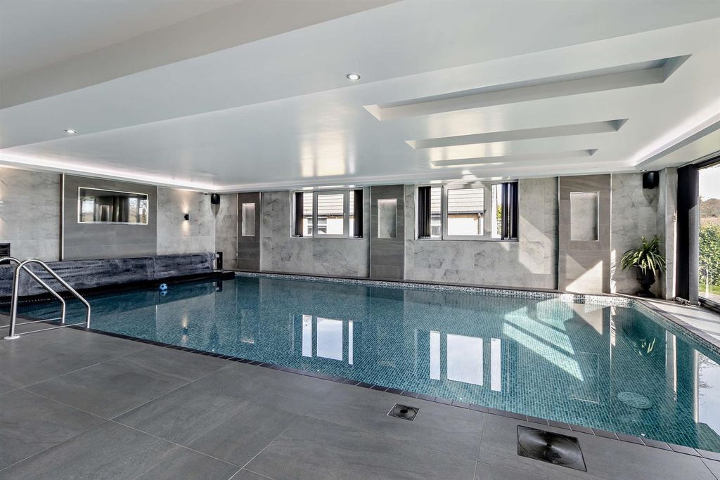 Property photo 2 of 61 Image00071.Jpg