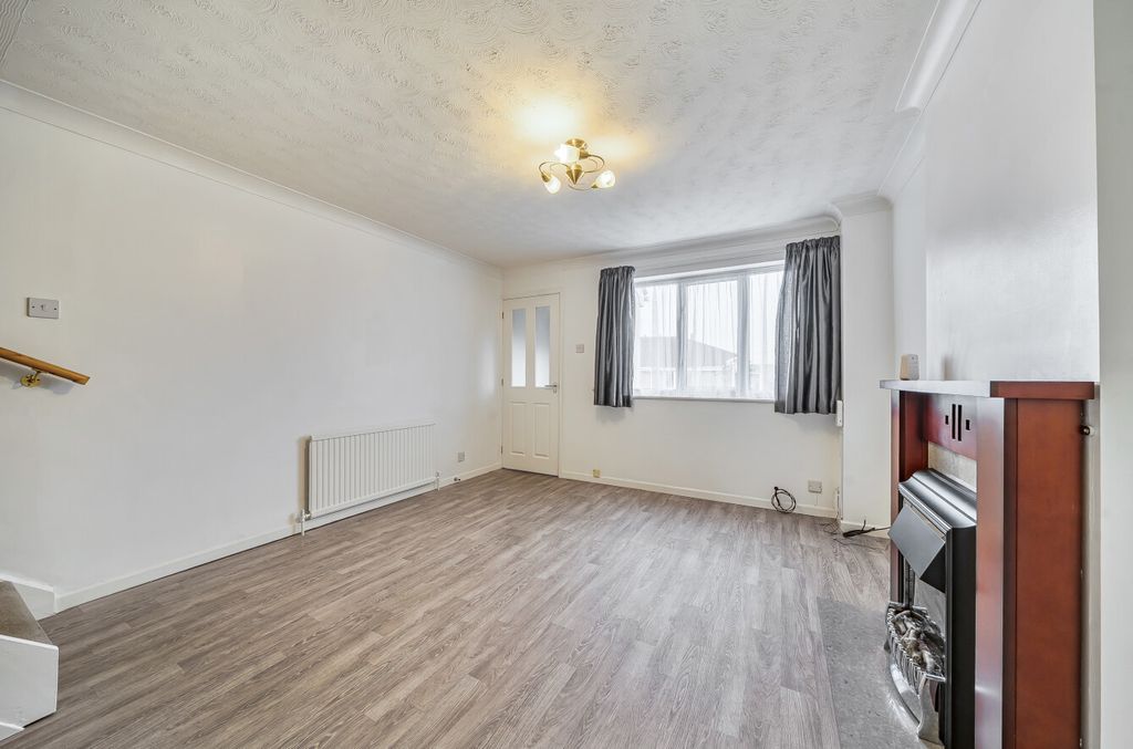 Property photo 2 of 15 1394053-5-695Fb77...