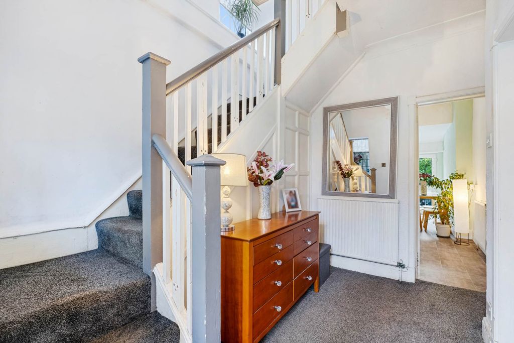 Property photo 2 of 26