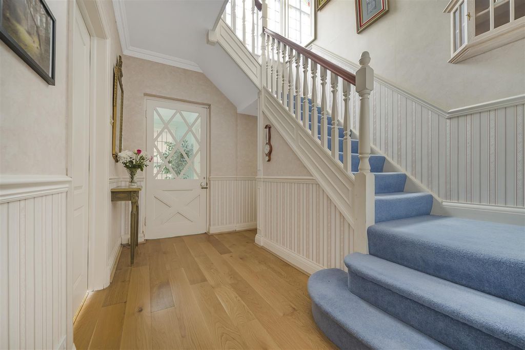 Property photo 3 of 25 Hall