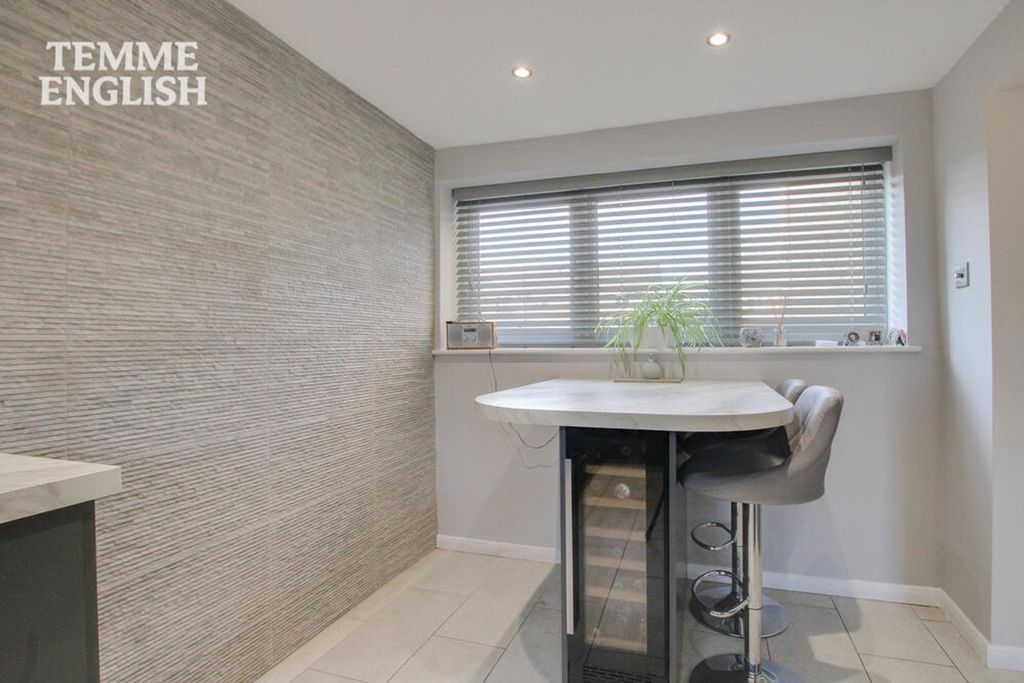 Property photo 2 of 26