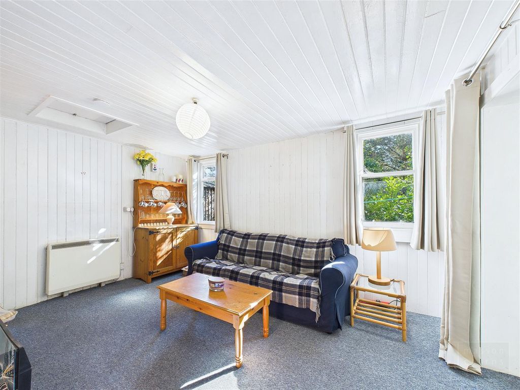 Property photo 3 of 21 Sitting Room