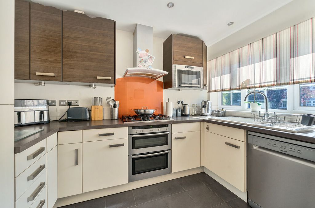 Property photo 2 of 15 9-68245Aae720E6-1...