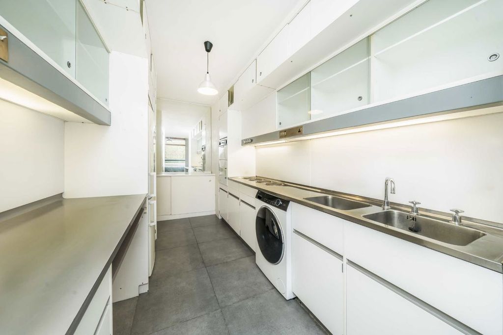 Property photo 3 of 11