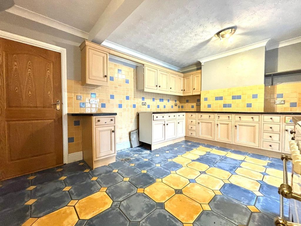 Property photo 3 of 12 Gallery