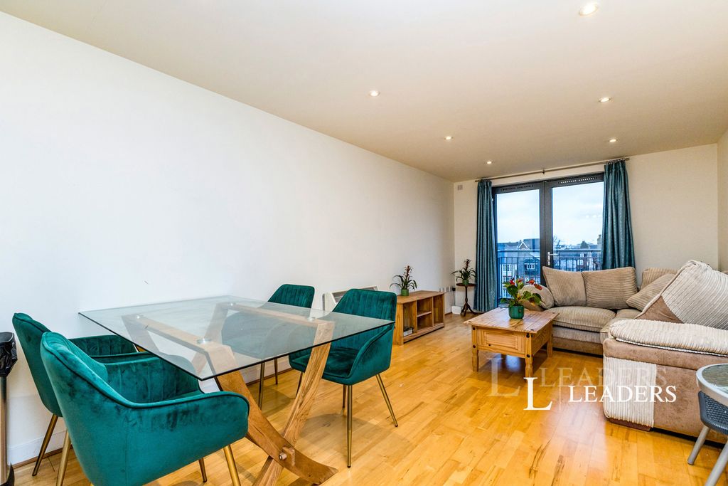 Property photo 3 of 17 Pbox-Img.Jpg