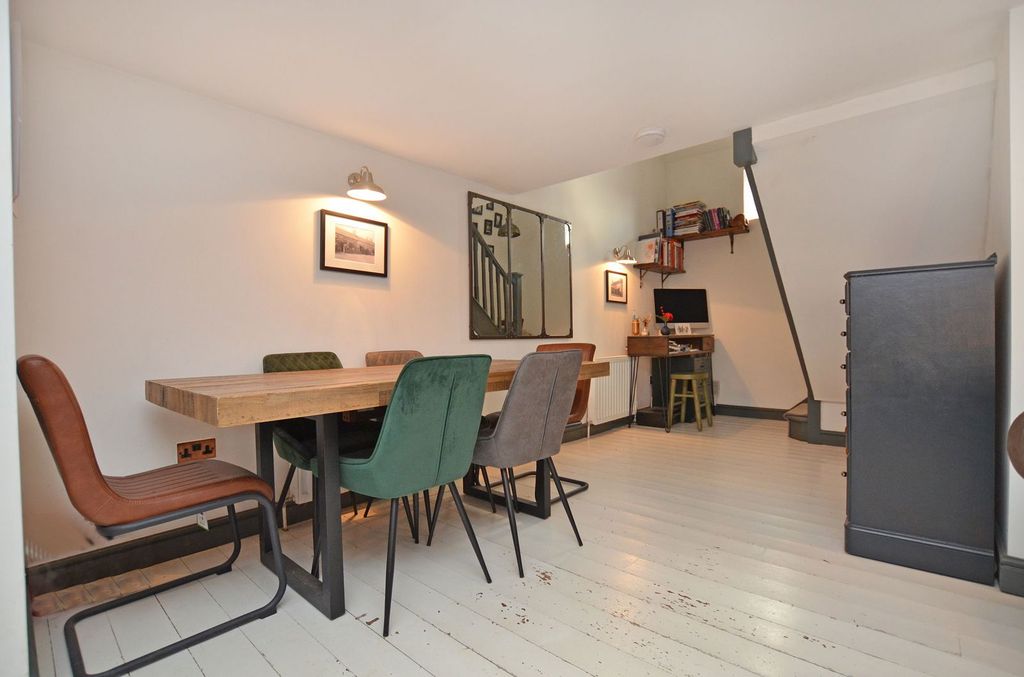 Property photo 3 of 21