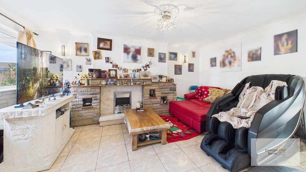 Property photo 3 of 17 Living Room