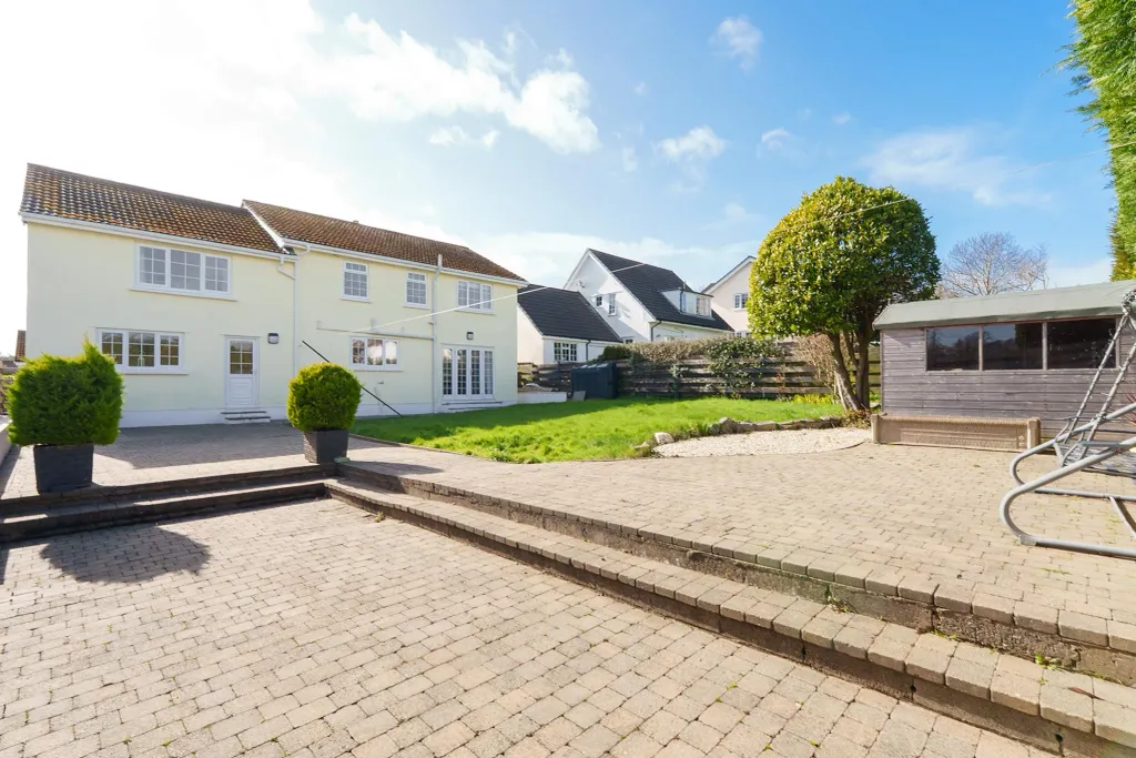 Property photo 3 of 27