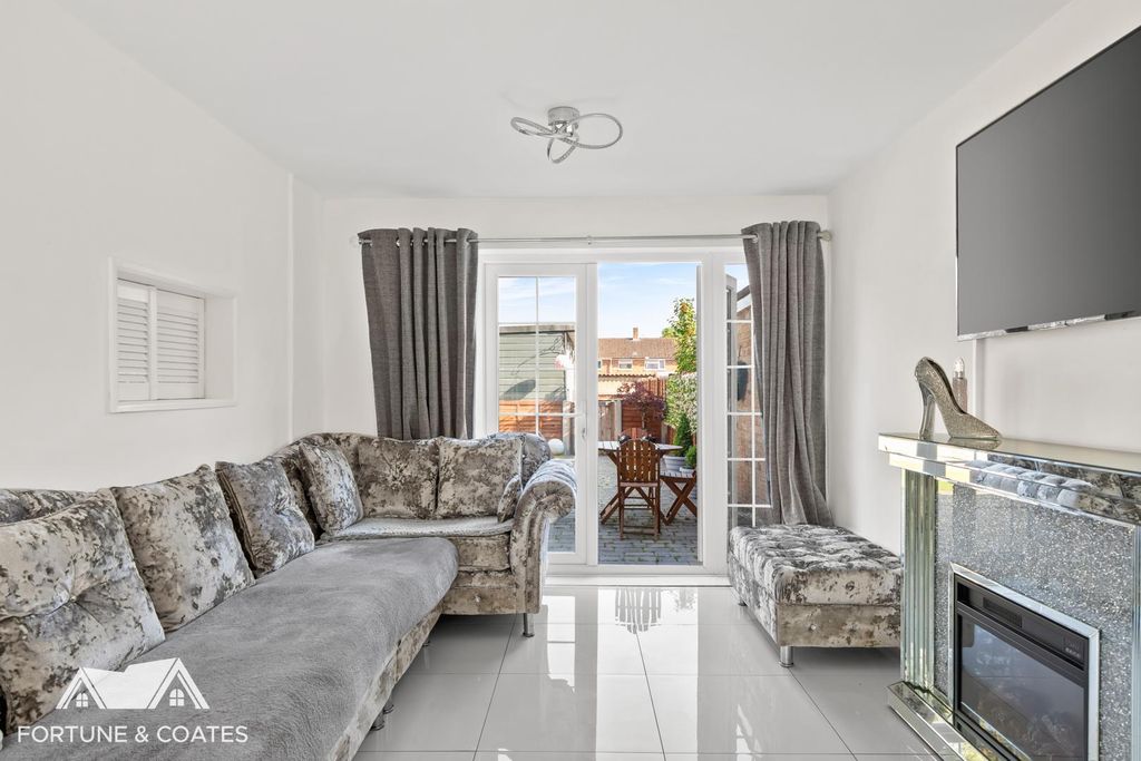 Property photo 3 of 17 Nichollsfield_10.Jpg