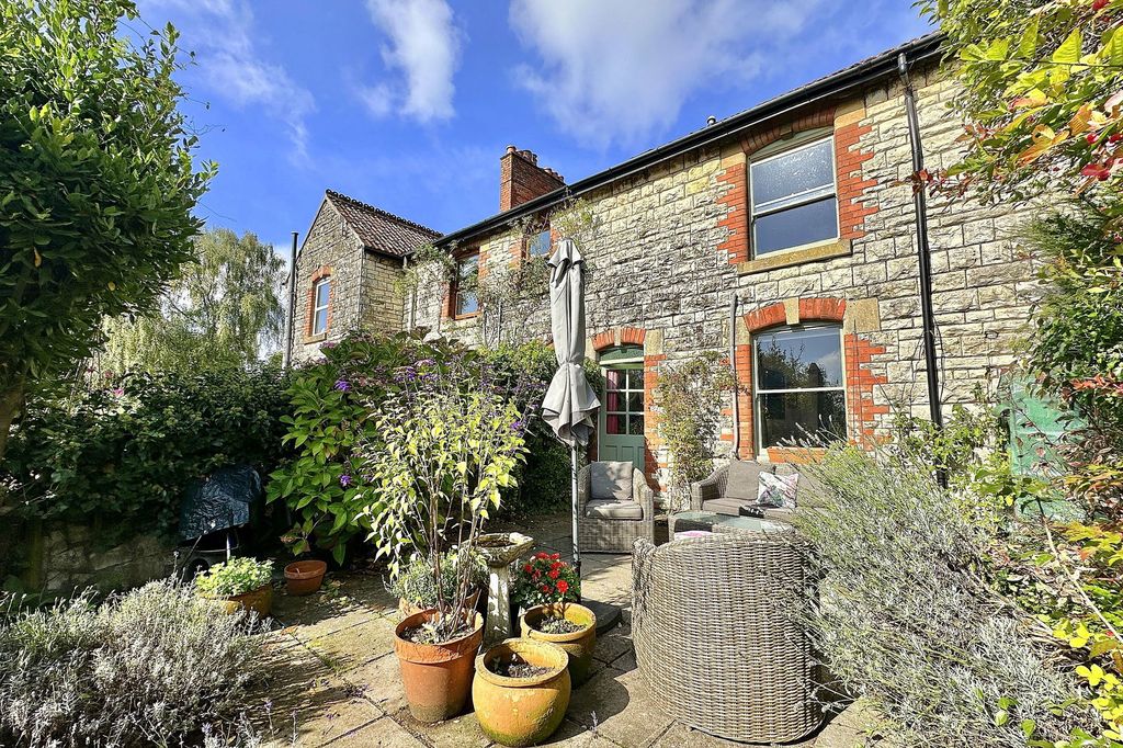 Property photo 1 of 20