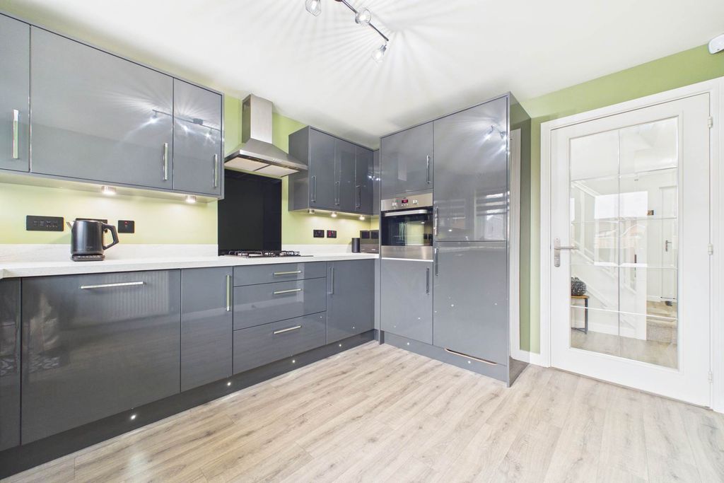 Property photo 3 of 29