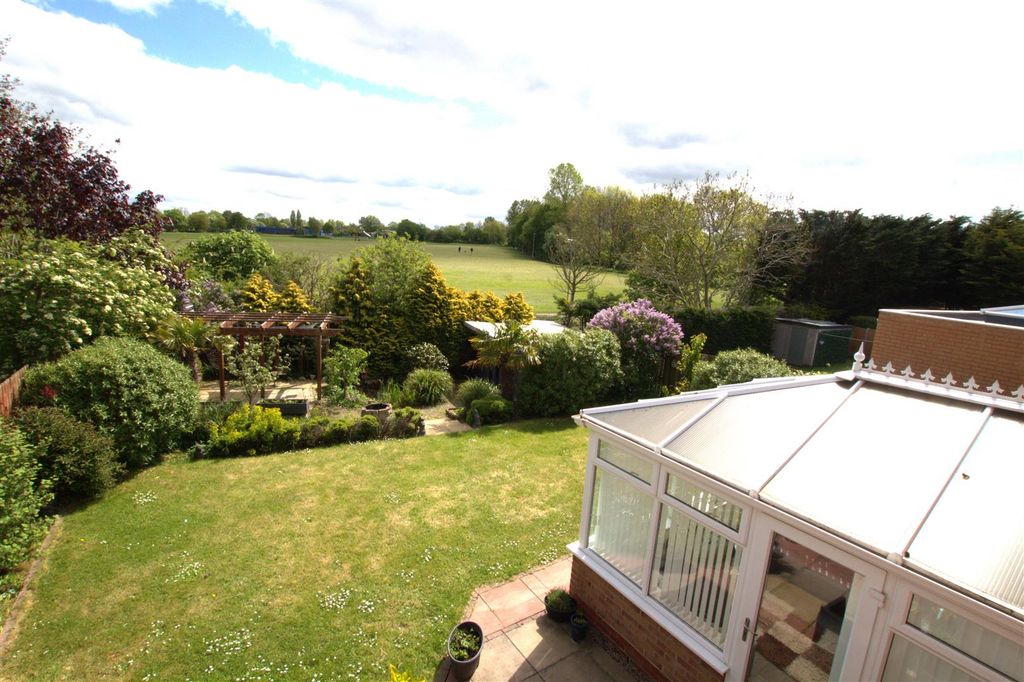 Property photo 3 of 23 Garden View.Jpg