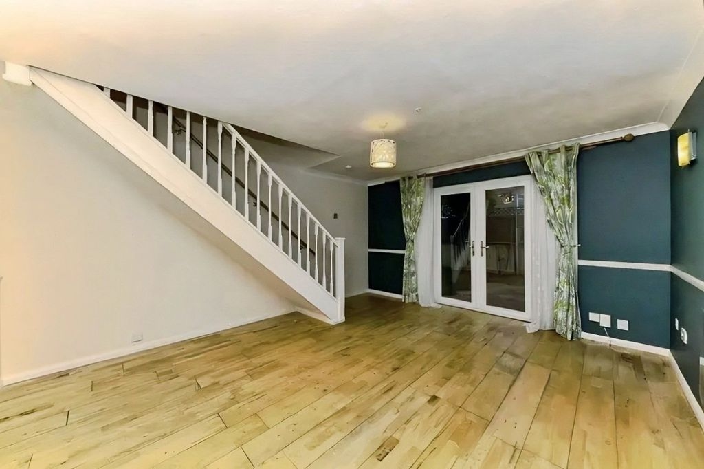 Property photo 3 of 10 Living