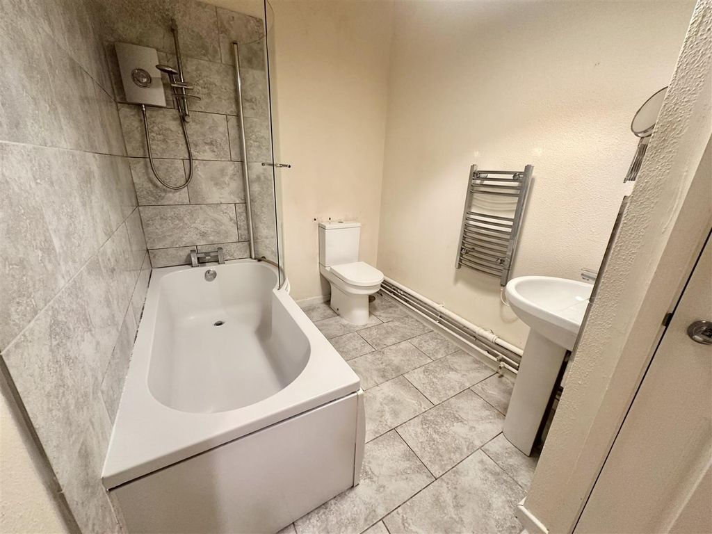 Additional image 5 of 1 bed flat to rentFlat 4, 17 High Street, Haverfordwest SA61