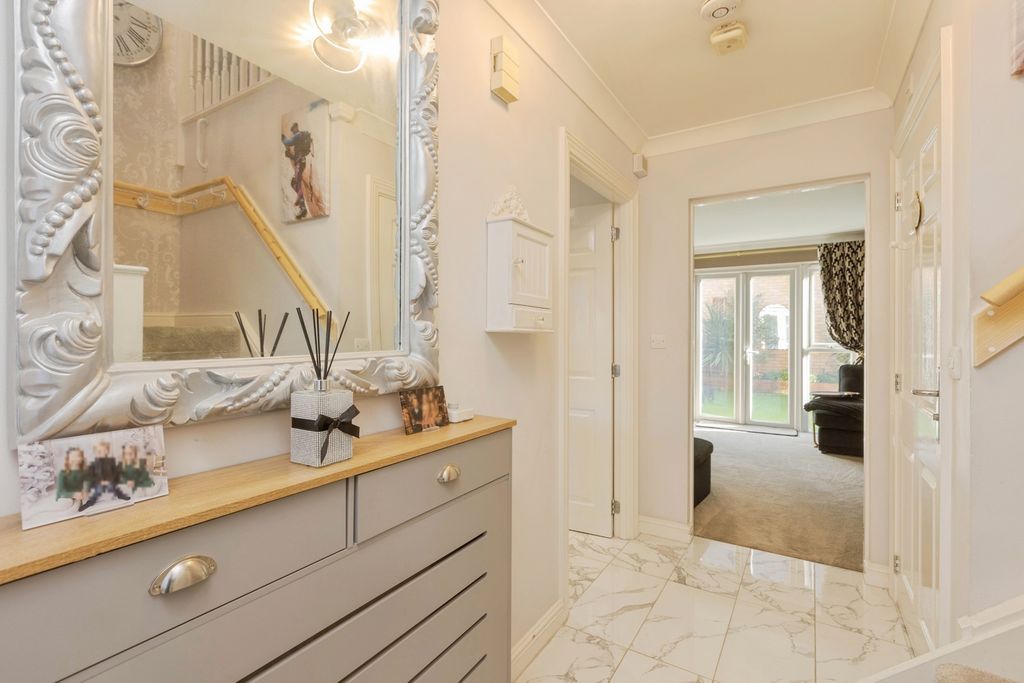 Property photo 2 of 17 Hallway