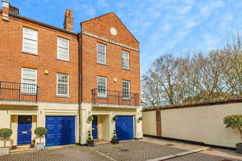 Property photo 1 of 26