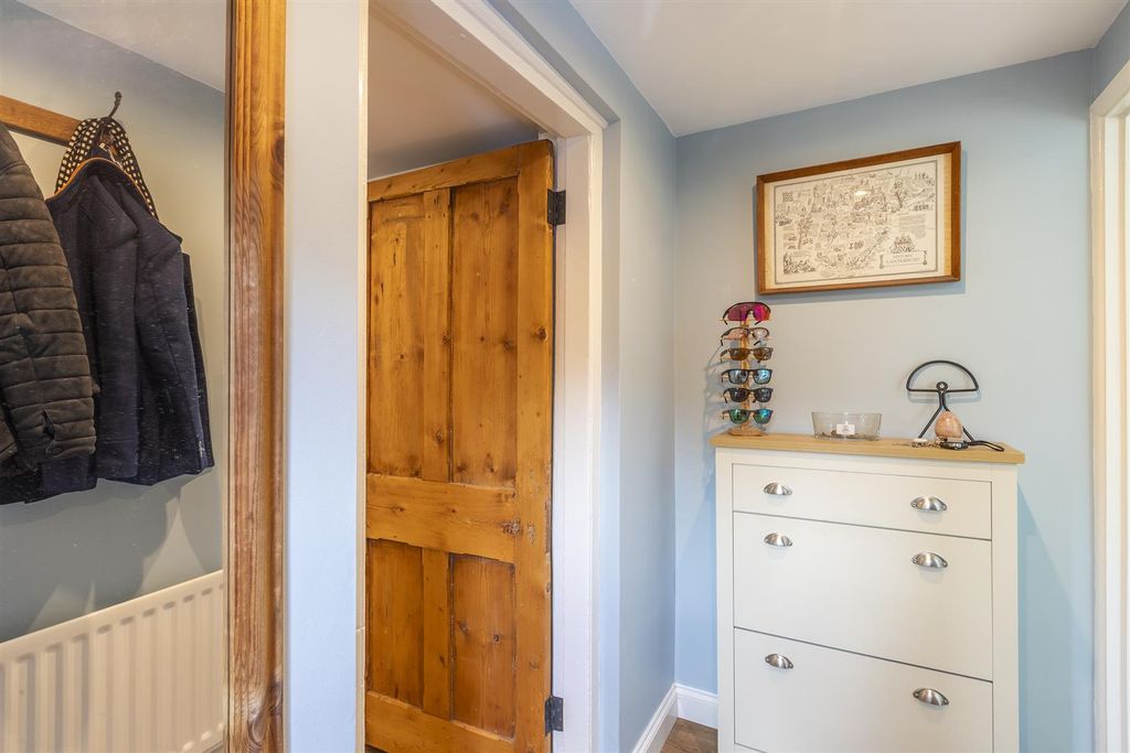 Property photo 2 of 26 Entrance Hall