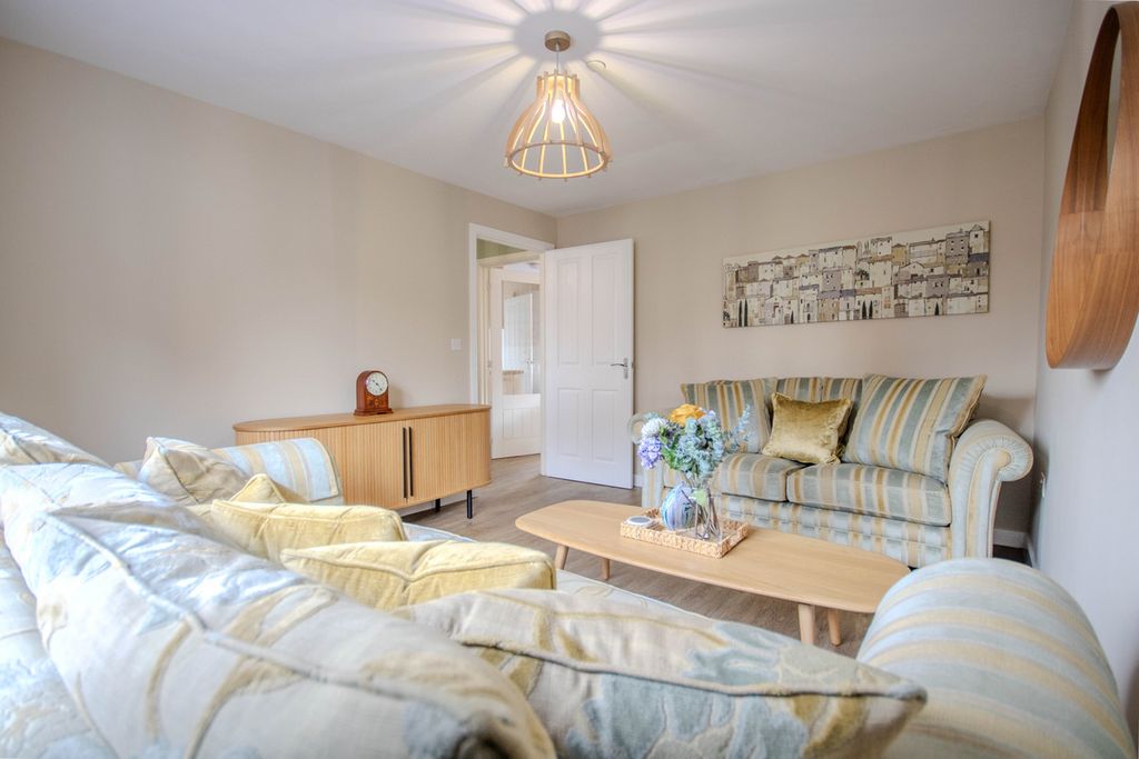 Property photo 3 of 31