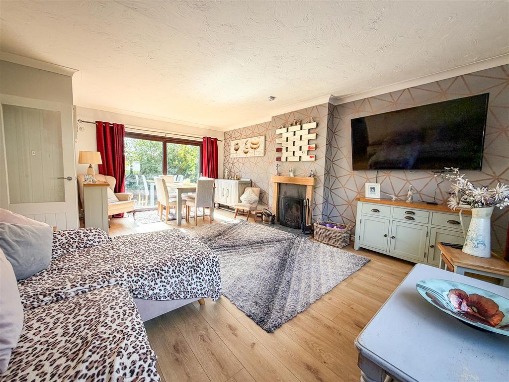 Property photo 2 of 26 Lounge/Diner