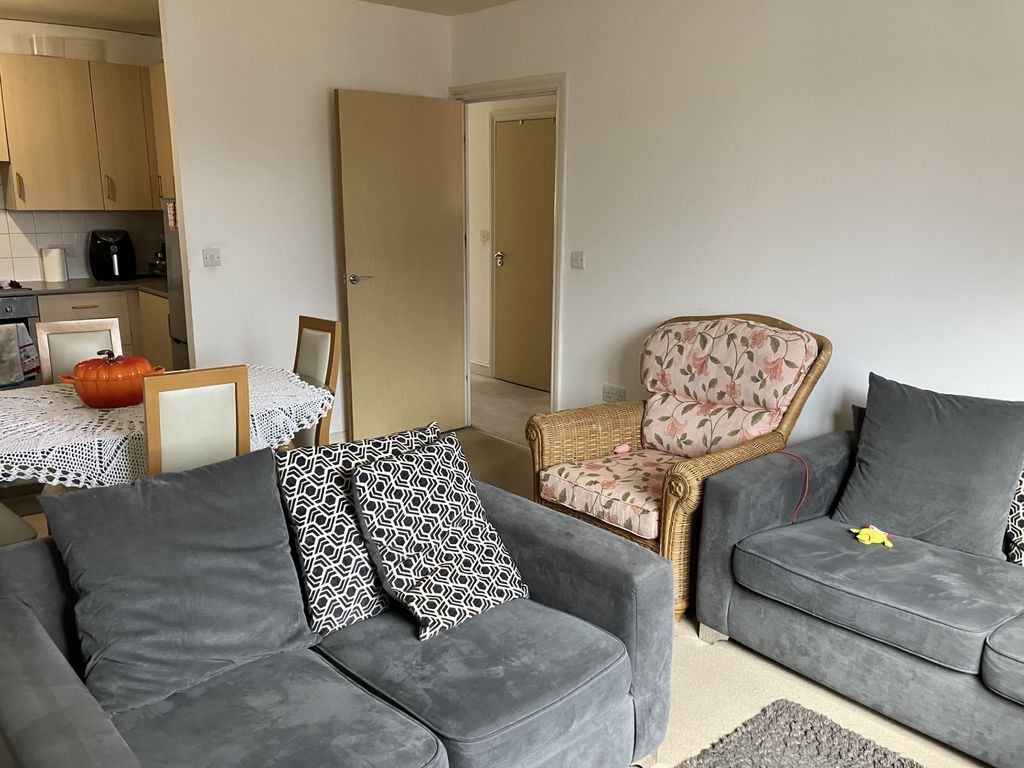 Property photo 2 of 7 Living Room