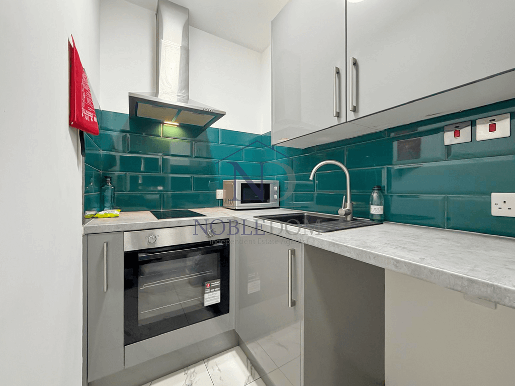 Property photo 1 of 4 Studio Flat In Hounslow