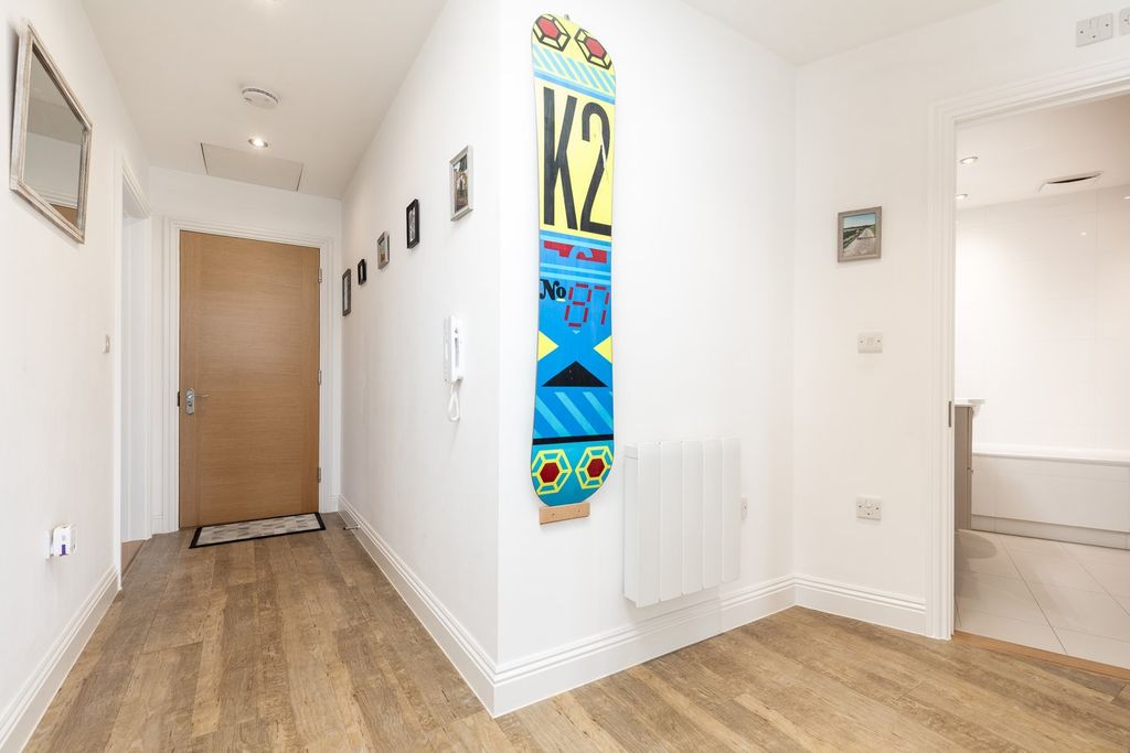 Property photo 3 of 25