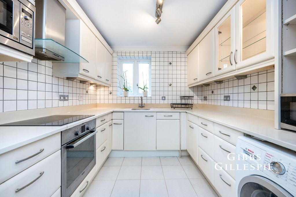 Property photo 3 of 10 Photo