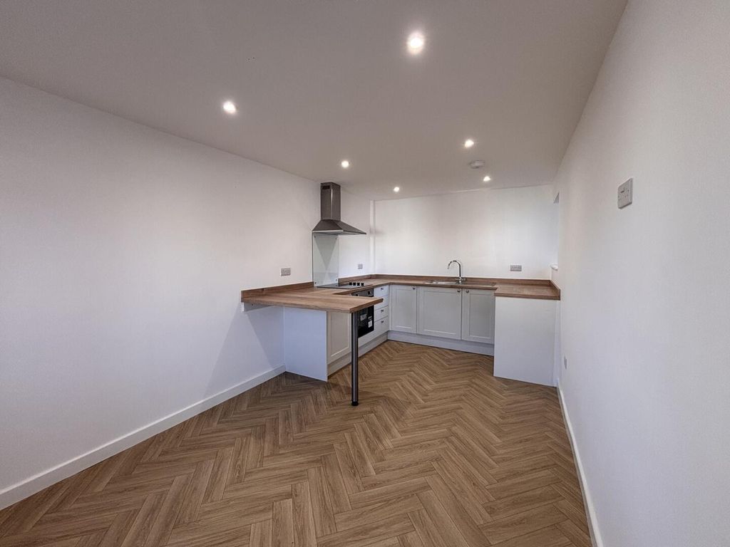 Property photo 2 of 9 Kitchen/Lounge