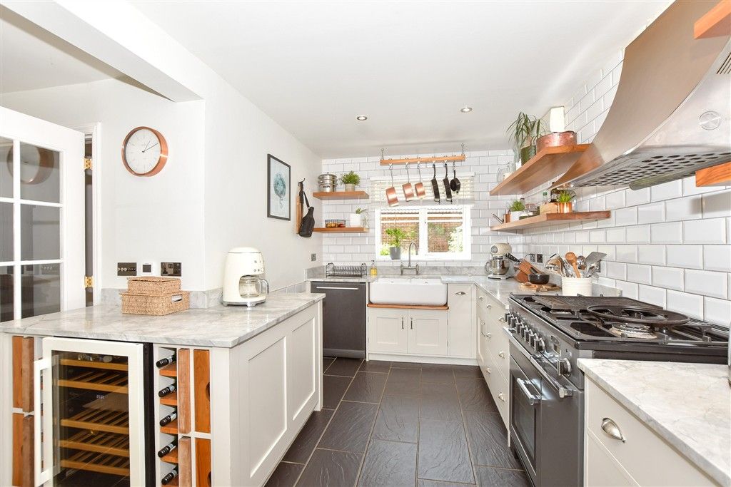 Property photo 3 of 20 Kitchen