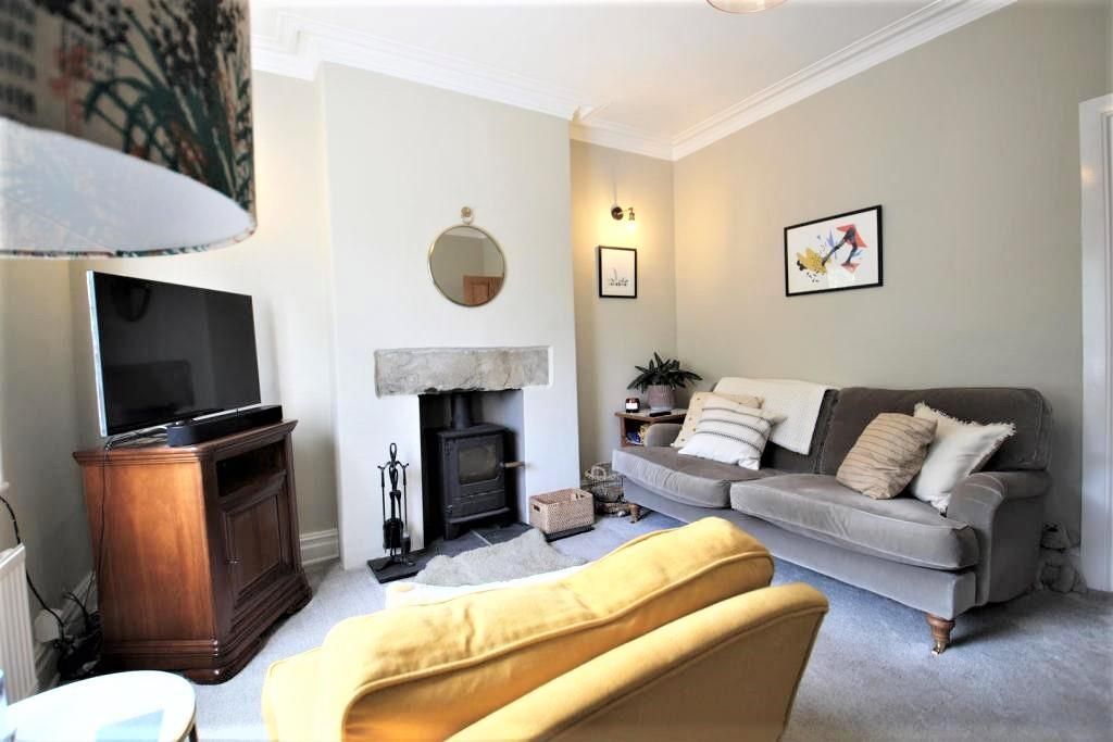 Property photo 3 of 11 Lounge
