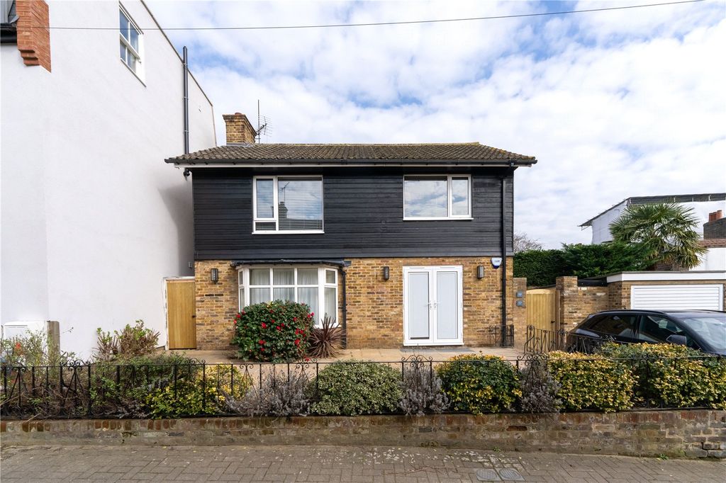 Property photo 1 of 16 Front Exterior