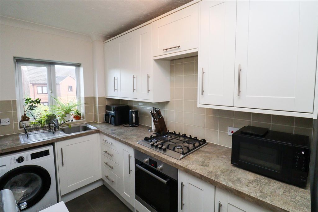 Property photo 3 of 14 Kitchen