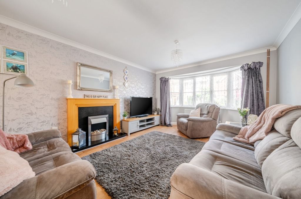 Property photo 2 of 27 1488366-19-6A4Fe54c9F997