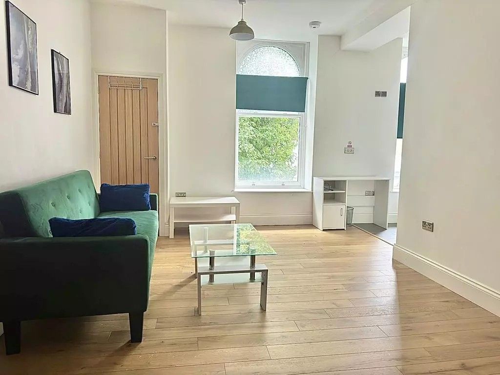 Property photo 1 of 2