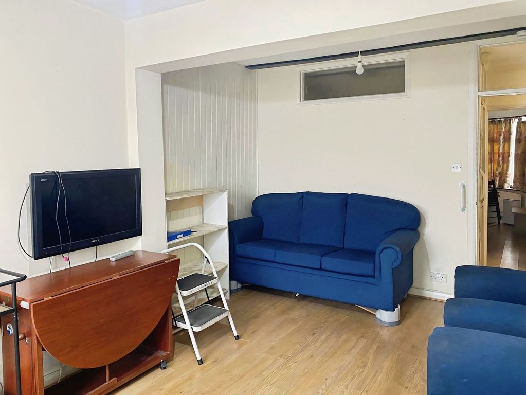 Property photo 3 of 5