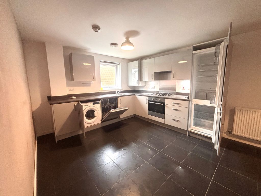 Property photo 3 of 7 Kitchen