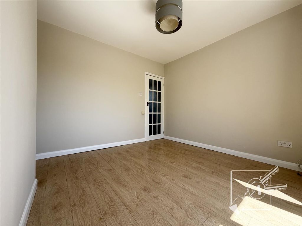 Property photo 3 of 11 Living Room