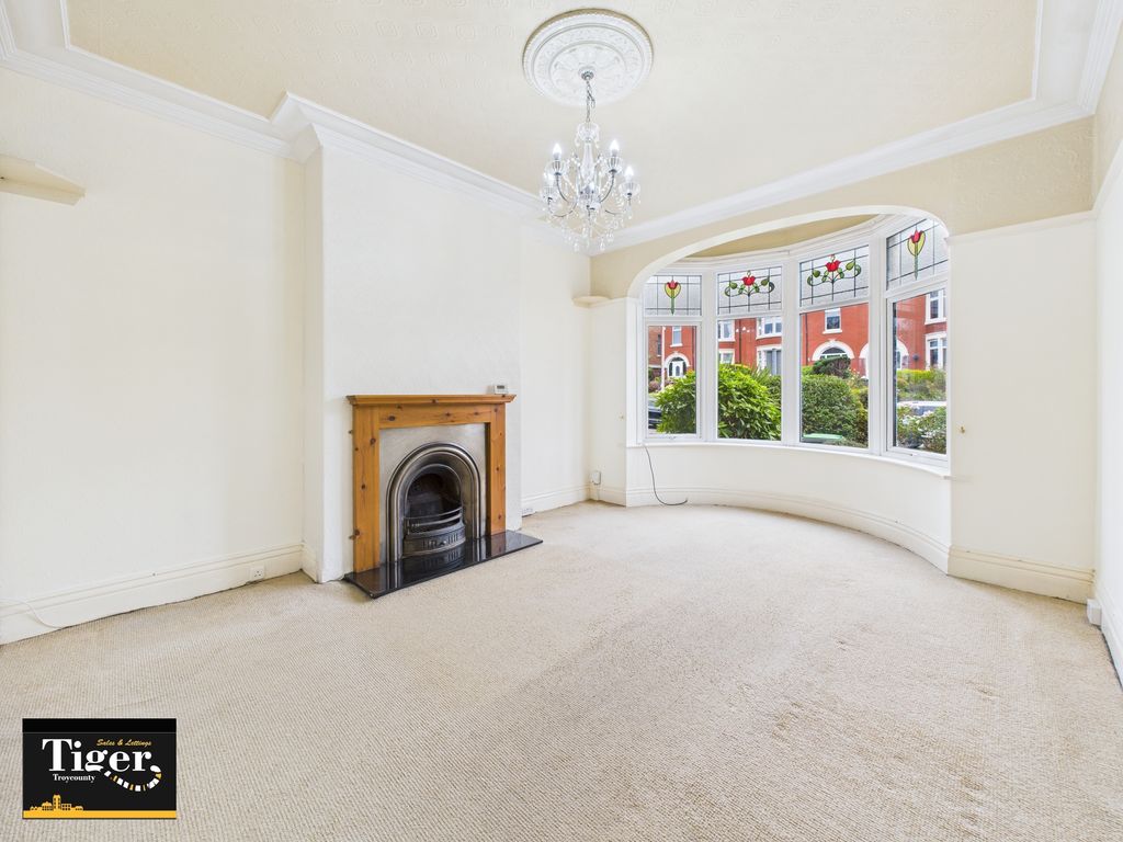Property photo 3 of 18 Cam03440G0-Pr0394-Still008