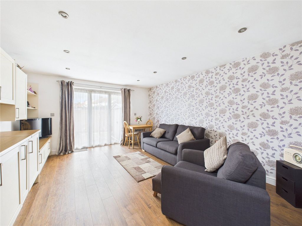 Property photo 3 of 10 Picture No. 13