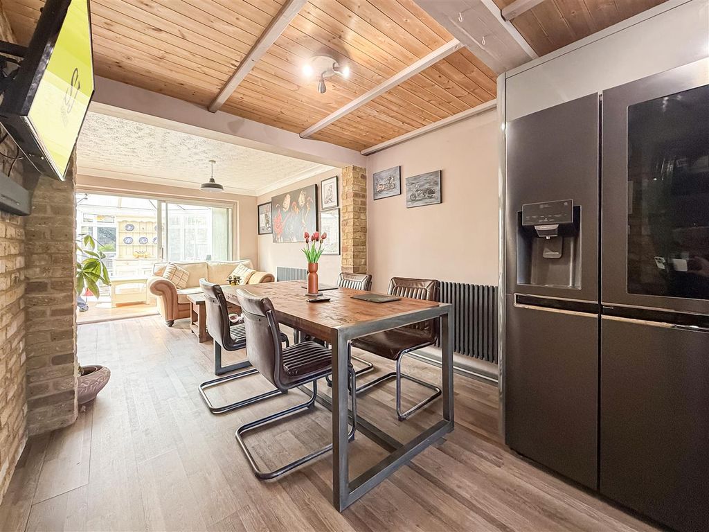 Property photo 3 of 19 Kitchen