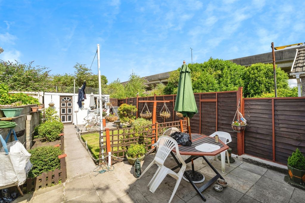 Property photo 3 of 16