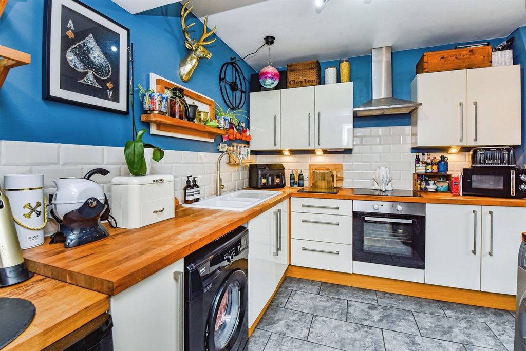 Property photo 2 of 8