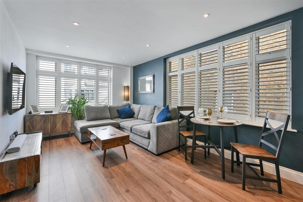 Property photo 2 of 16 Aldgate House (1).Jpg