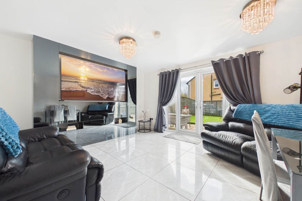 Property photo 3 of 23