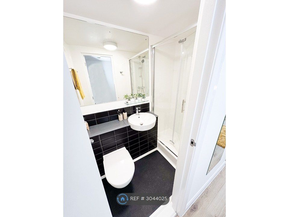 Property photo 1 of 3 Ensuite Bathroom