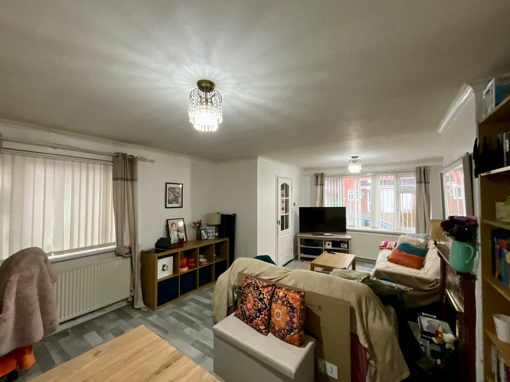 Property photo 2 of 13 Img_9495