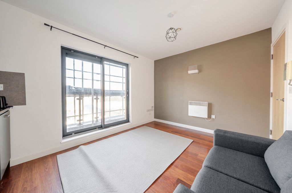 Property photo 3 of 9 1429997-7-69Bbd43...