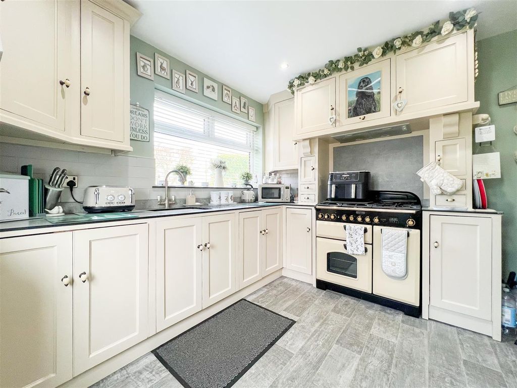 Property photo 2 of 15 Kitchen